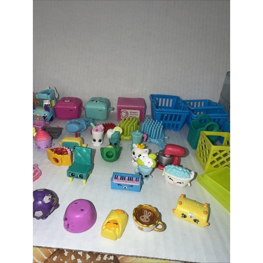 Lot Apprx 125 Assorted Shopkins Moose Characters Cars Carts Bags Combs Shoes - Picture 3 of 16
